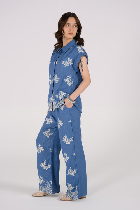 EMBROIDERED BUTTON-DOWN TOP