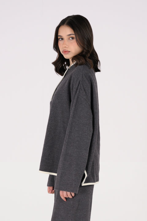 KNITTED TOP WITH CONTRAST DETAIL