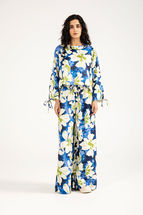 PRINTED TOP WITH NECK DETAIL