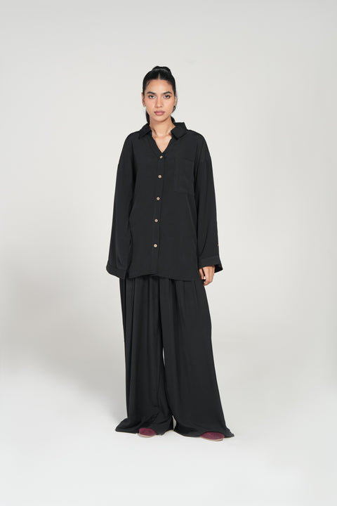 BUTTON DOWN WITH SLEEVE DETAIL