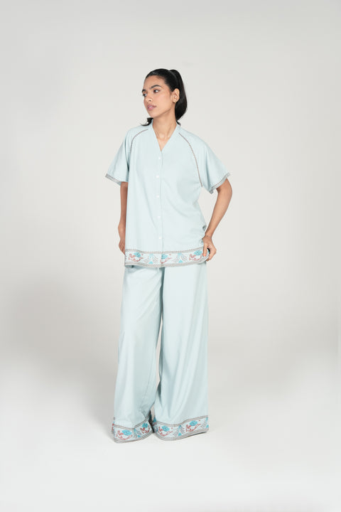 EMBROIDERED BUTTON DOWN TOP