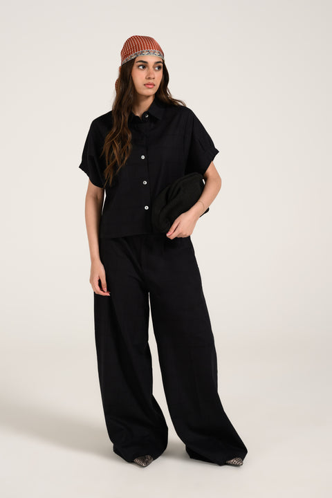 TEXTURED CROPPED BUTTON DOWN TOP