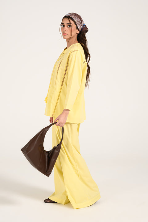 TOP WITH LACE DETAIL