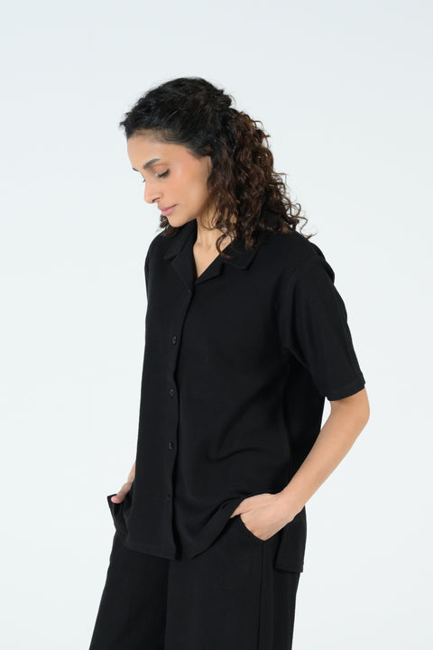 TEXTURED BUTTON DOWN SHIRT
