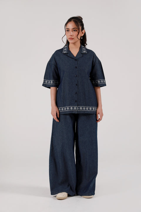 DENIM EMBROIDERED BUTTON DOWN TOP