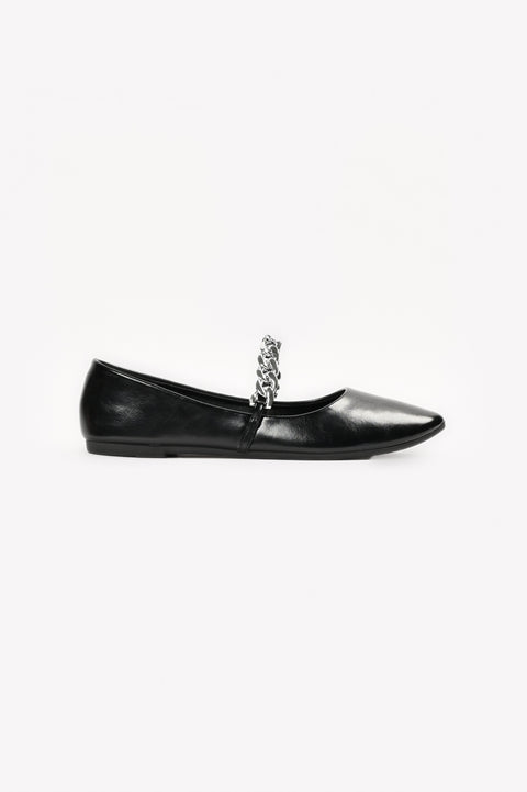 PUMPS WITH CHAIN DETAIL
