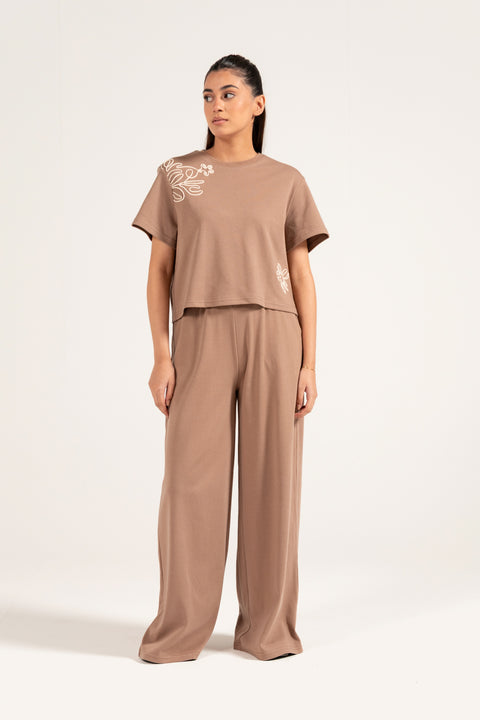 EMBROIDERED BOXY TEE