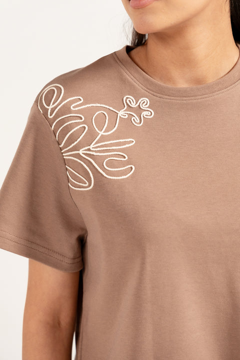EMBROIDERED BOXY TEE