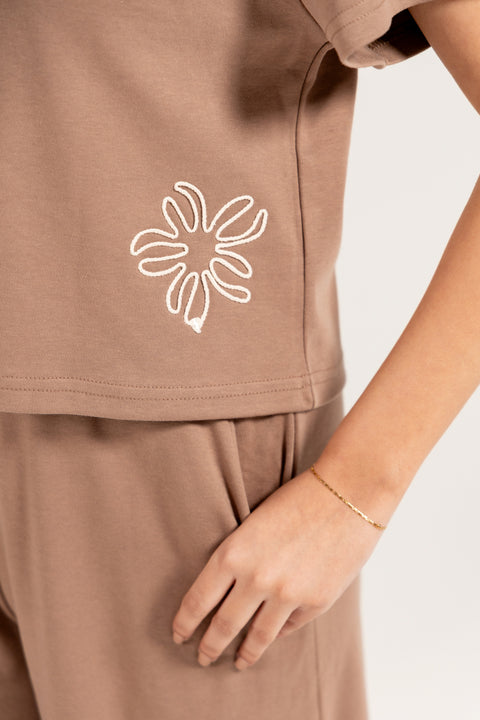 EMBROIDERED BOXY TEE