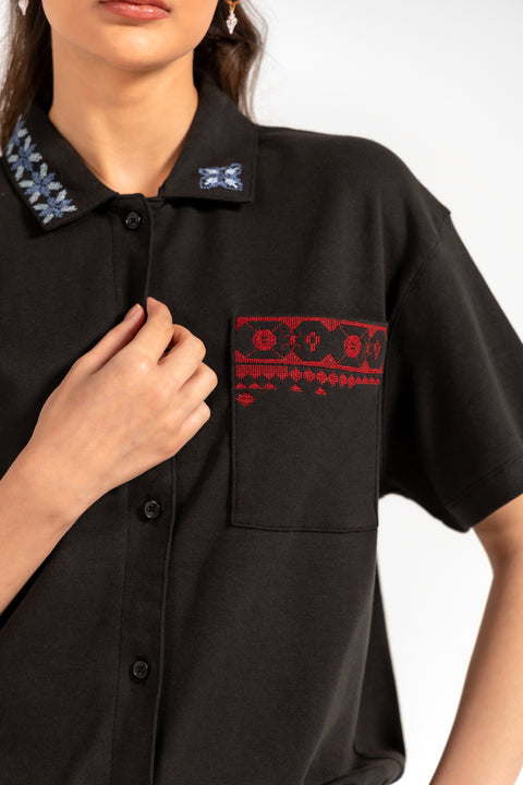 EMBROIDERED BUTTON-DOWN TEE