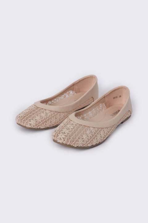 EMBROIDERED MESH PUMPS