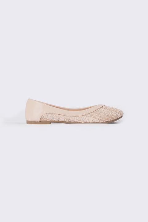 EMBROIDERED MESH PUMPS