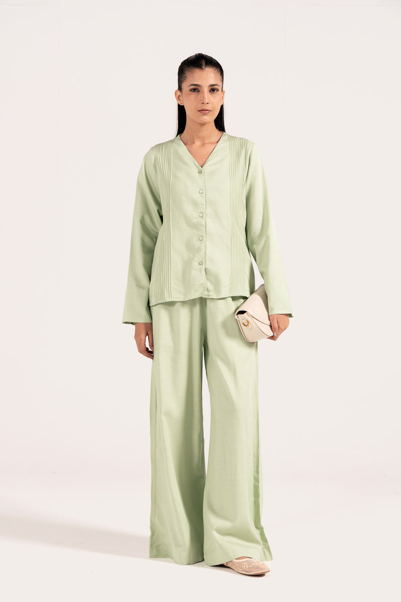 PLEATED BUTTON DOWN SHIRT