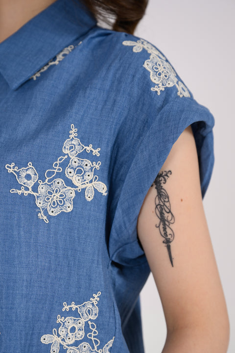 EMBROIDERED BUTTON DOWN TOP