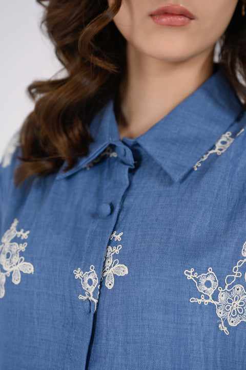 EMBROIDERED BUTTON DOWN TOP
