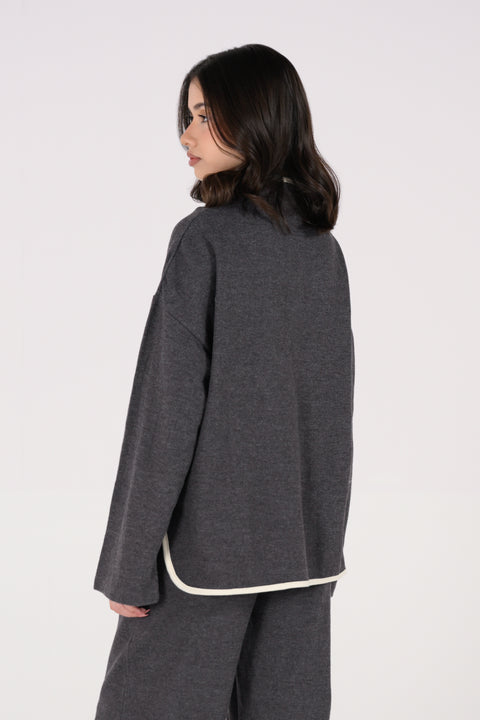 KNITTED TOP WITH CONTRAST DETAIL