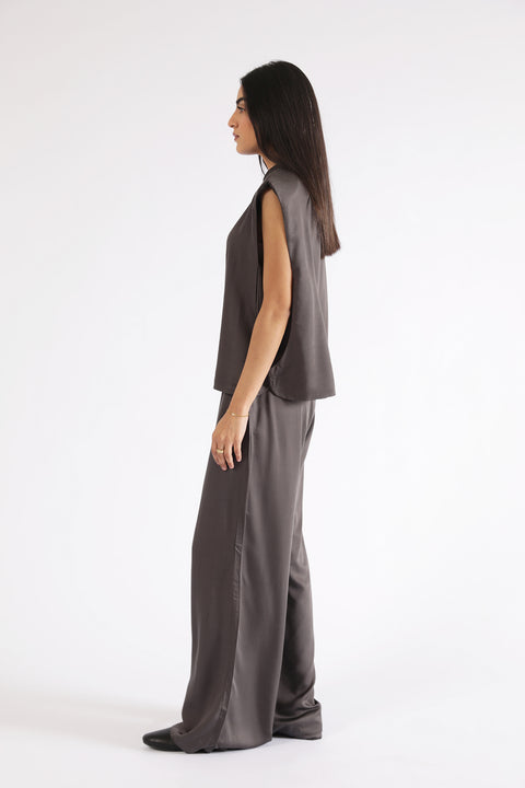 SLEEVELESS SILK TOP