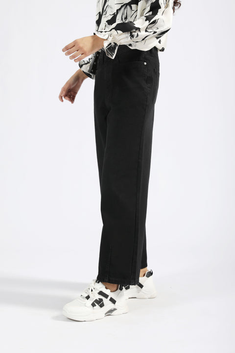 SLOUCHY FIT DENIM