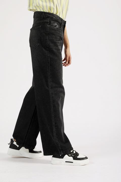 STRAIGHT FIT DENIM