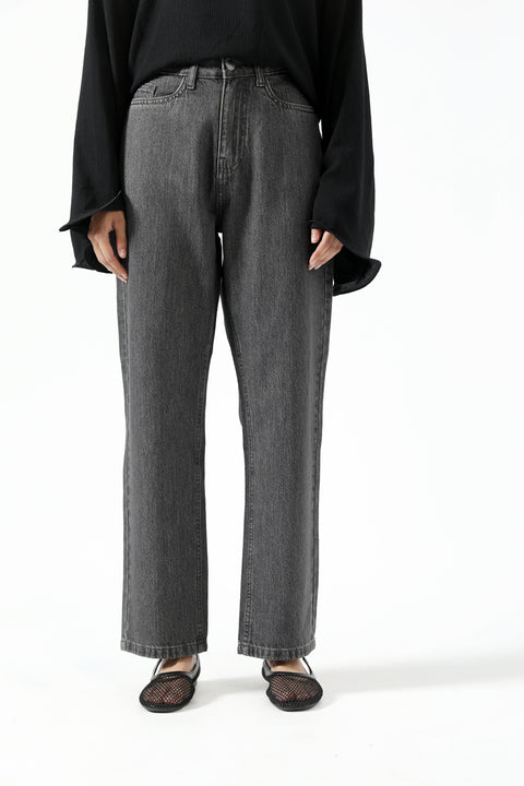 STRAIGHT FIT DENIM