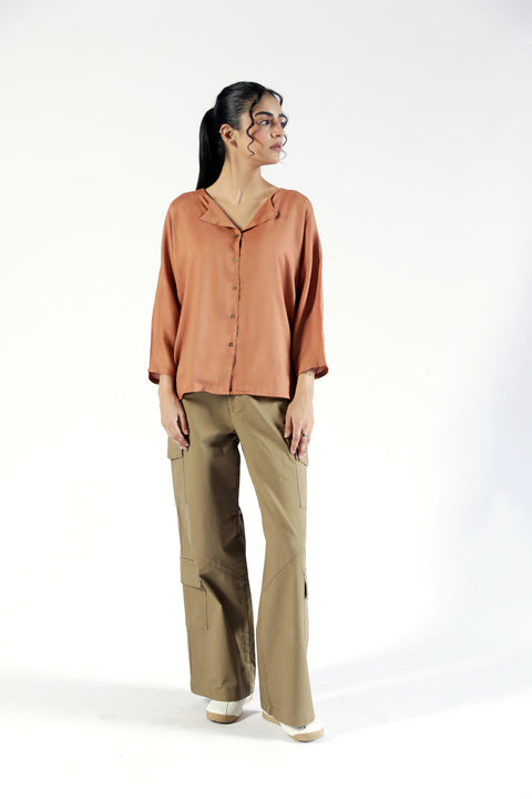 BUTTON DOWN TOP WITH COLLAR DETAIL