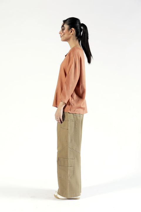 BUTTON DOWN TOP WITH COLLAR DETAIL