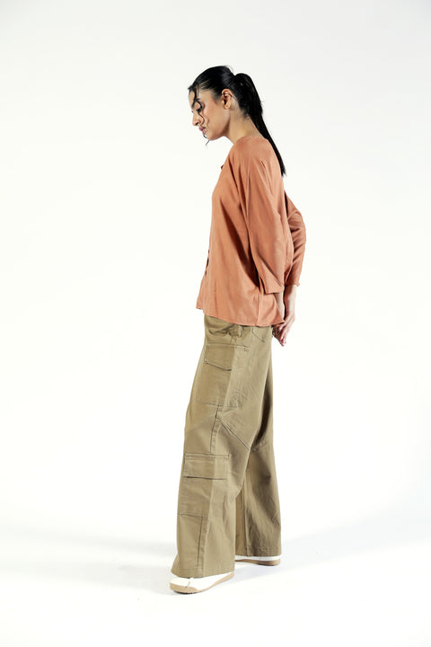 BUTTON DOWN TOP WITH COLLAR DETAIL