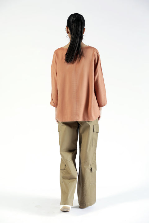 BUTTON DOWN TOP WITH COLLAR DETAIL