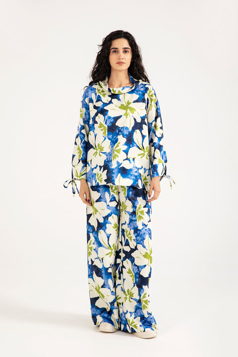PRINTED TOP WITH NECK DETAIL