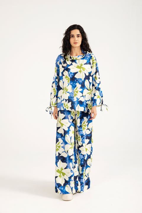 PRINTED TOP WITH NECK DETAIL