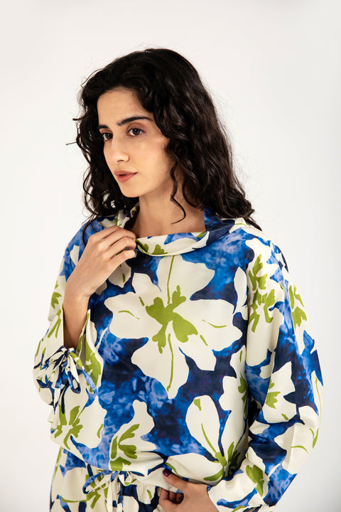 PRINTED TOP WITH NECK DETAIL