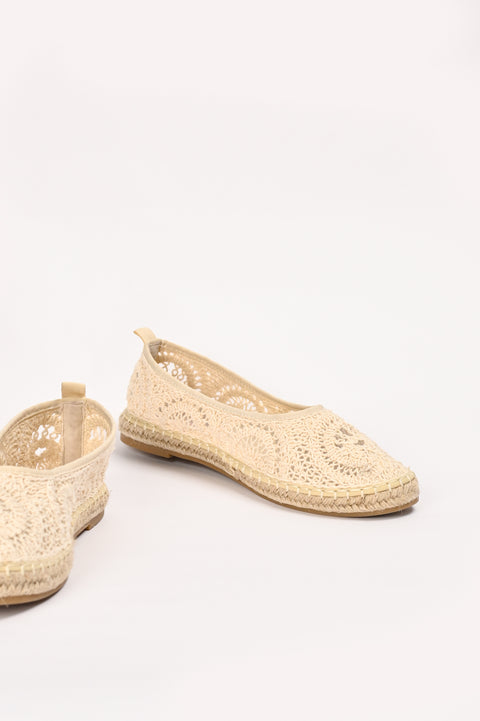 CROCHET PUMPS