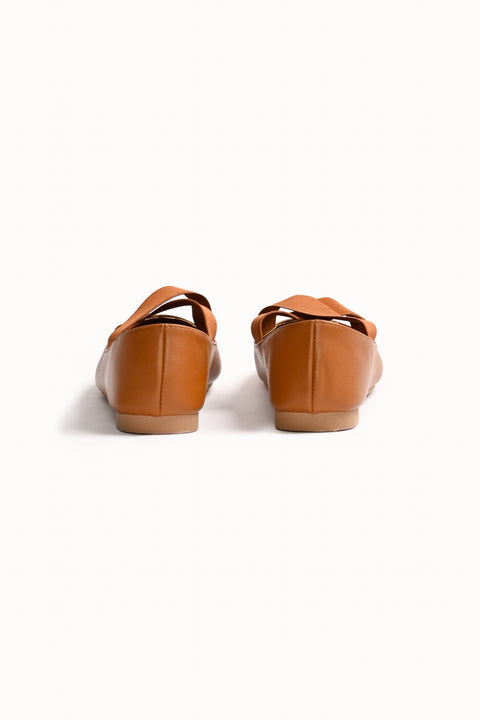 PUMPS WITH STRAP DETAIL