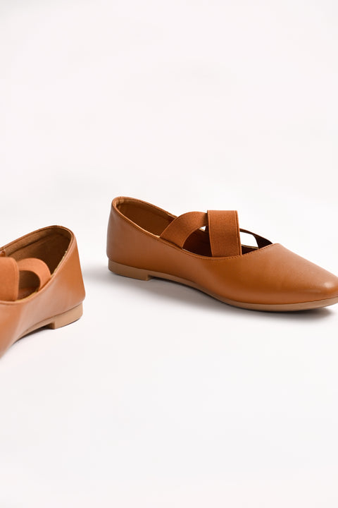 PUMPS WITH STRAP DETAIL