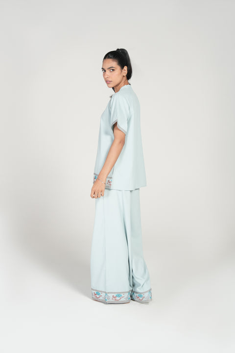 EMBROIDERED BUTTON DOWN TOP