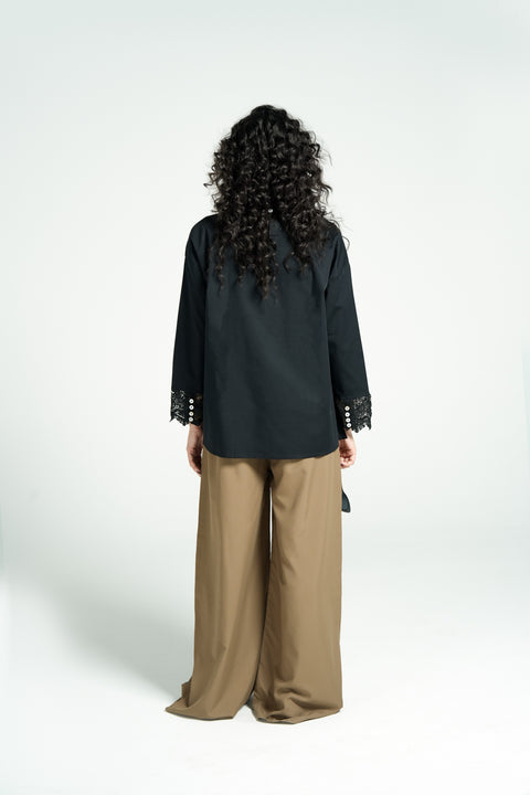 TOP WITH LACE DETAIL