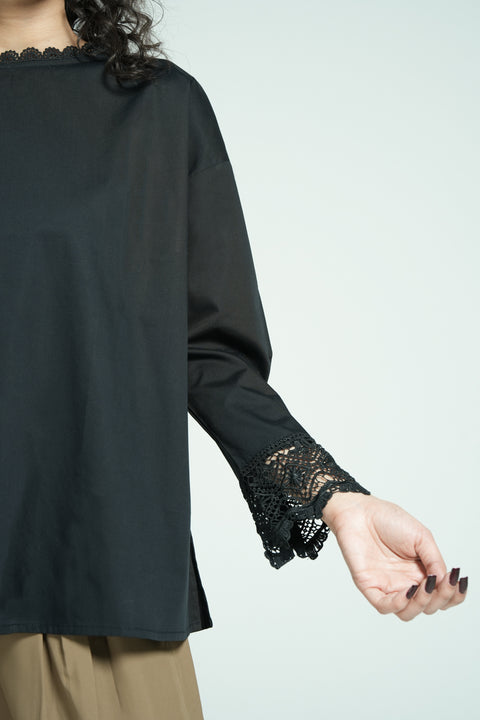 TOP WITH LACE DETAIL