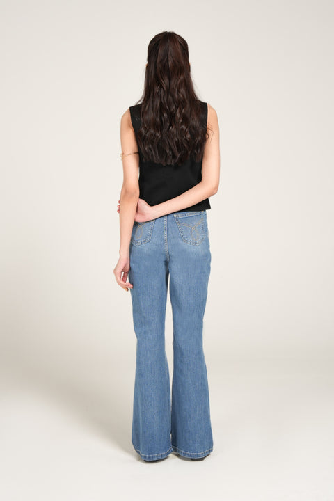 KNIT TOP WITH ACCENT BUTTONS