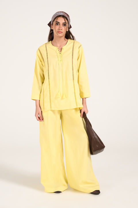 TOP WITH LACE DETAIL