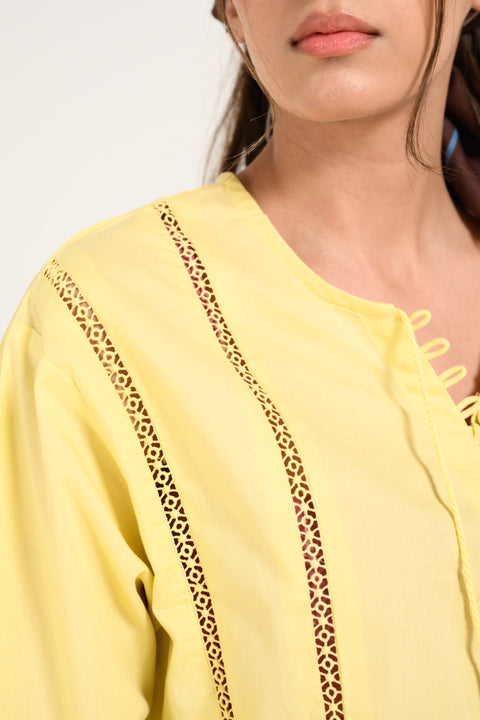 TOP WITH LACE DETAIL