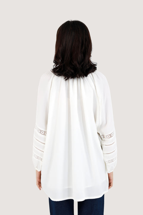 BLOUSED TOP WITH LACE DETAIL