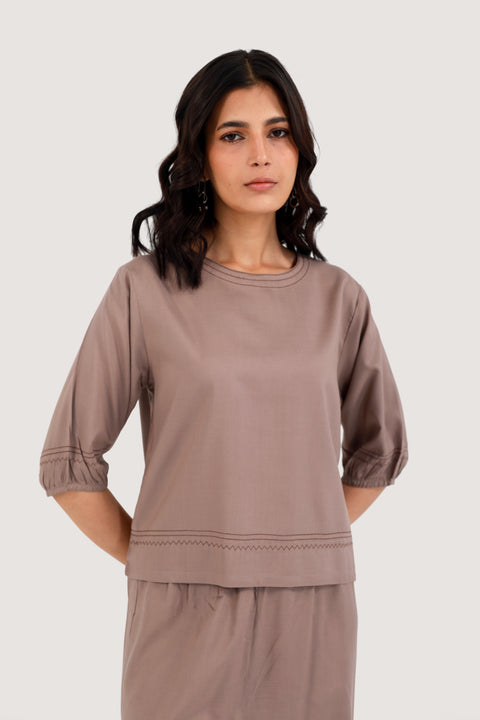 CROPPED CONTRAST STITCH TOP
