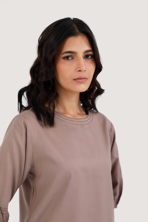 CROPPED CONTRAST STITCH TOP
