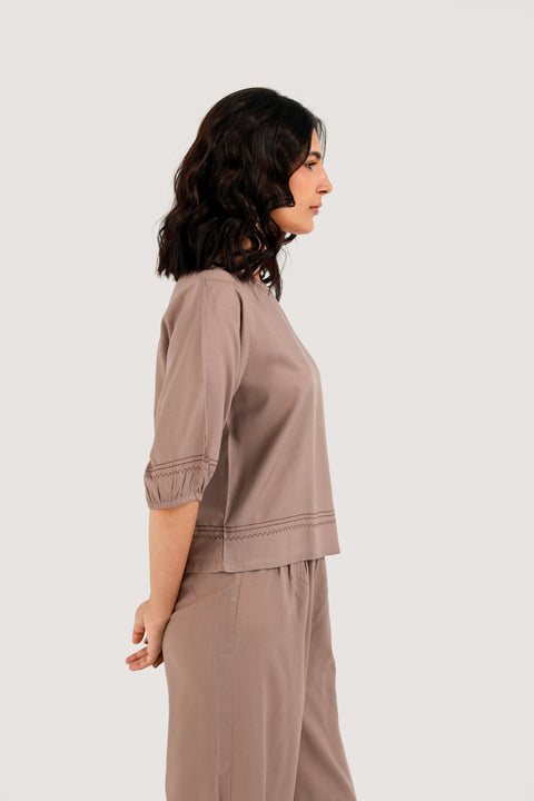 CROPPED CONTRAST STITCH TOP
