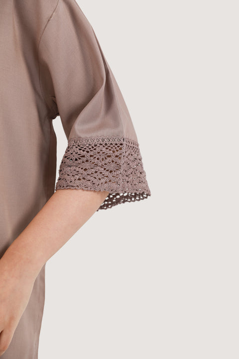 SHIRT WITH LACE DETAIL