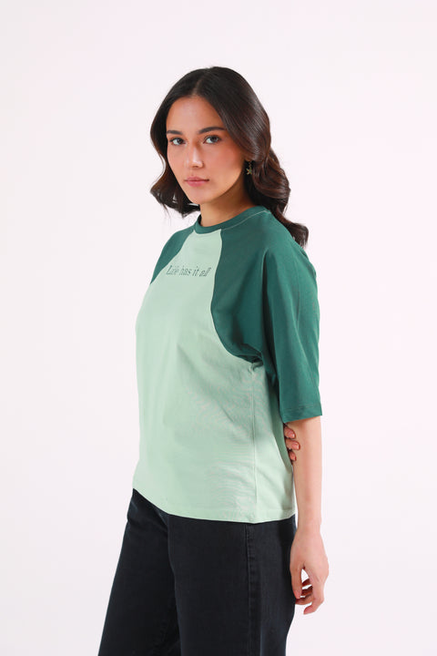 RAGLAN SLOGAN TEE