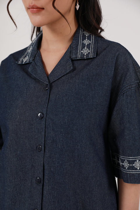 DENIM EMBROIDERED BUTTON-DOWN TOP