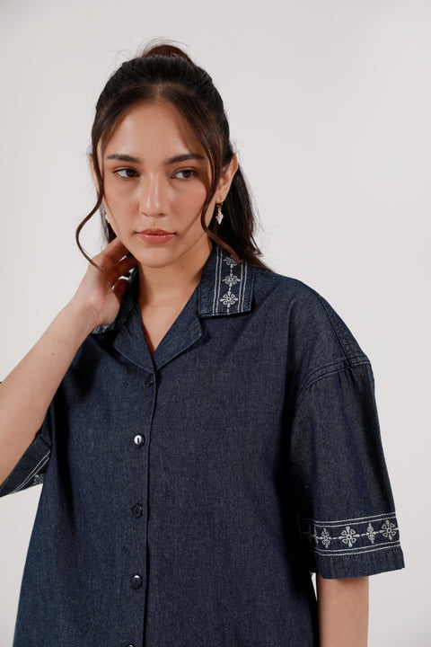 DENIM EMBROIDERED BUTTON-DOWN TOP