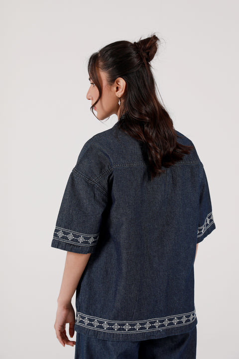 DENIM EMBROIDERED BUTTON-DOWN TOP