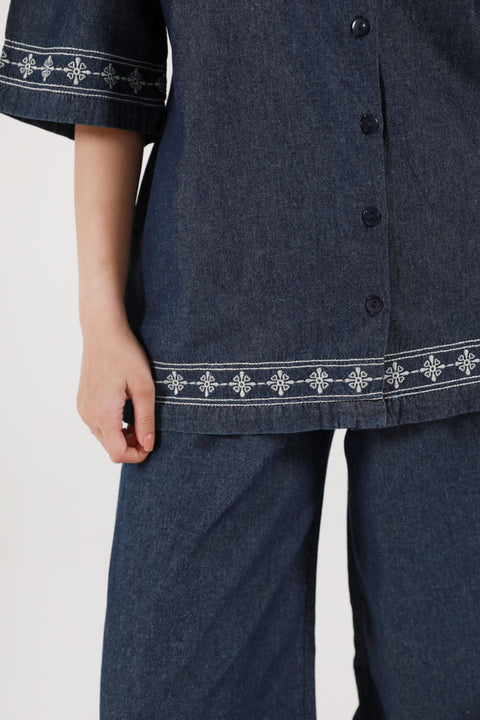 DENIM EMBROIDERED BUTTON-DOWN TOP